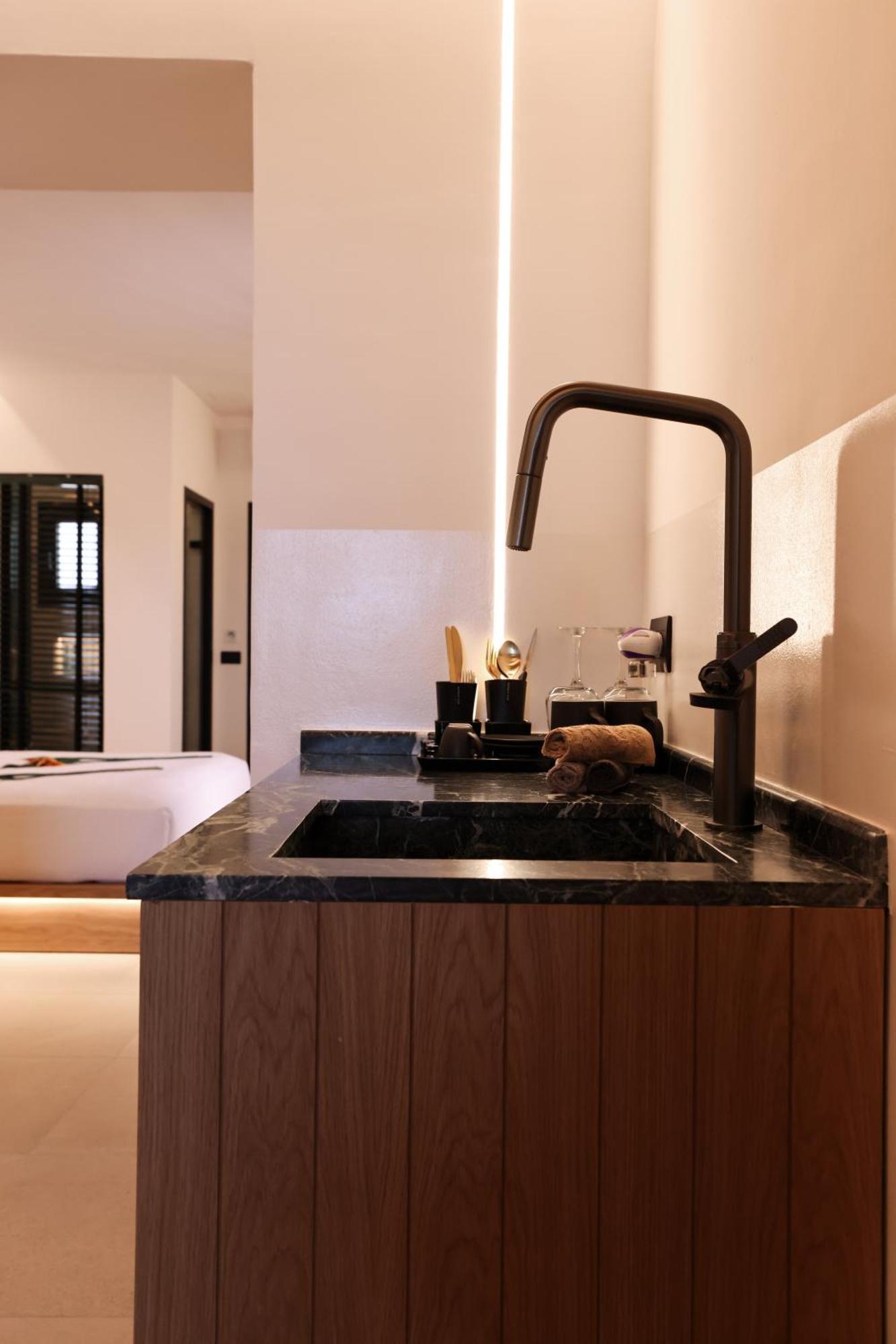 Queen Kalliopi Suites Plintri Екстер'єр фото
